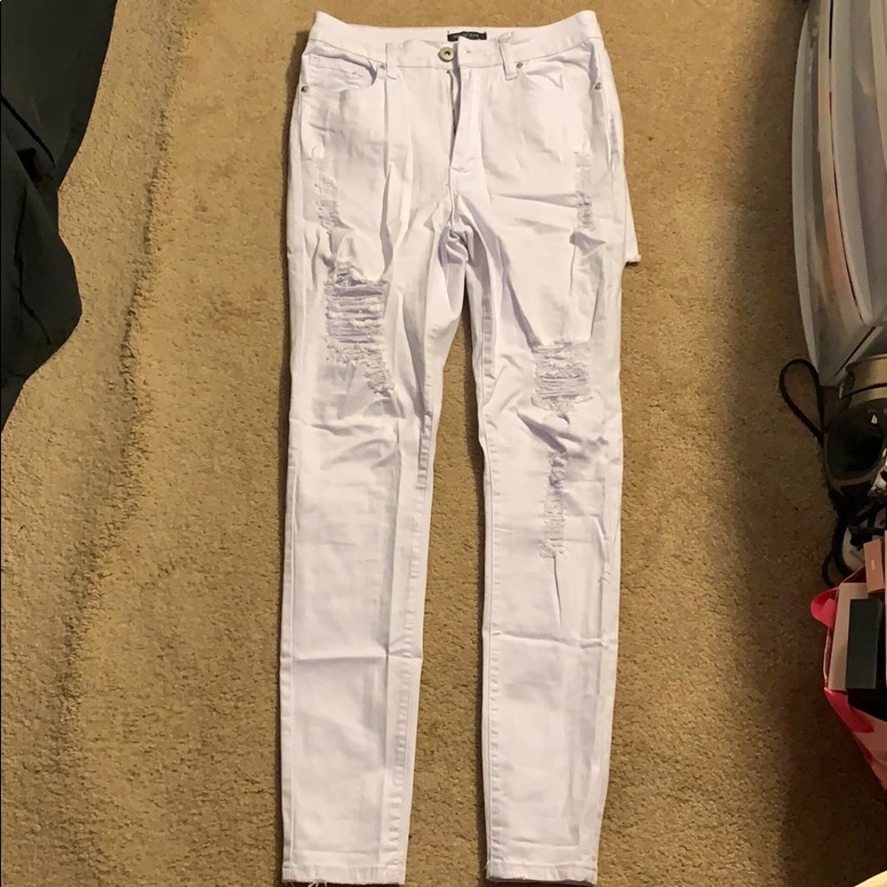 White distressed skinny jeans